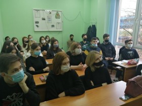 Преподаватель техникума Бородакий В.В. провел классный час в группах 83Ю,85Ю на тему «Надень маску – защити себя!».