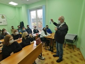 Преподаватель техникума Бородакий В.В. провел классный час в группах 83Ю,85Ю на тему «Надень маску – защити себя!».