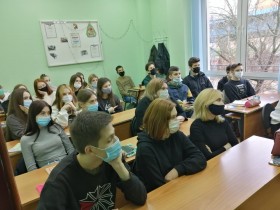 Преподаватель техникума Бородакий В.В. провел классный час в группах 83Ю,85Ю на тему «Надень маску – защити себя!».