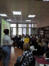 3 марта в Павшинской городской библиотеке состоялась презентация сборника "Мы вахту памяти несем..." ЛИТО "Звонкая строка". На встречу с членами литературного объединения Веселовой Е.Н. и Кузнецовой Е.М. были приглашены студенты нашего техникума