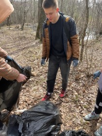 15 апреля студенты техникума с преподавателем Крыловой А.П. приняли участие в экологическом забеге-квесте "Беги-убирайся"