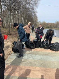 15 апреля студенты техникума с преподавателем Крыловой А.П. приняли участие в экологическом забеге-квесте "Беги-убирайся"