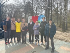 15 апреля студенты техникума с преподавателем Крыловой А.П. приняли участие в экологическом забеге-квесте "Беги-убирайся"